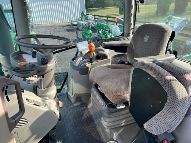 2015 John Deere 6215R