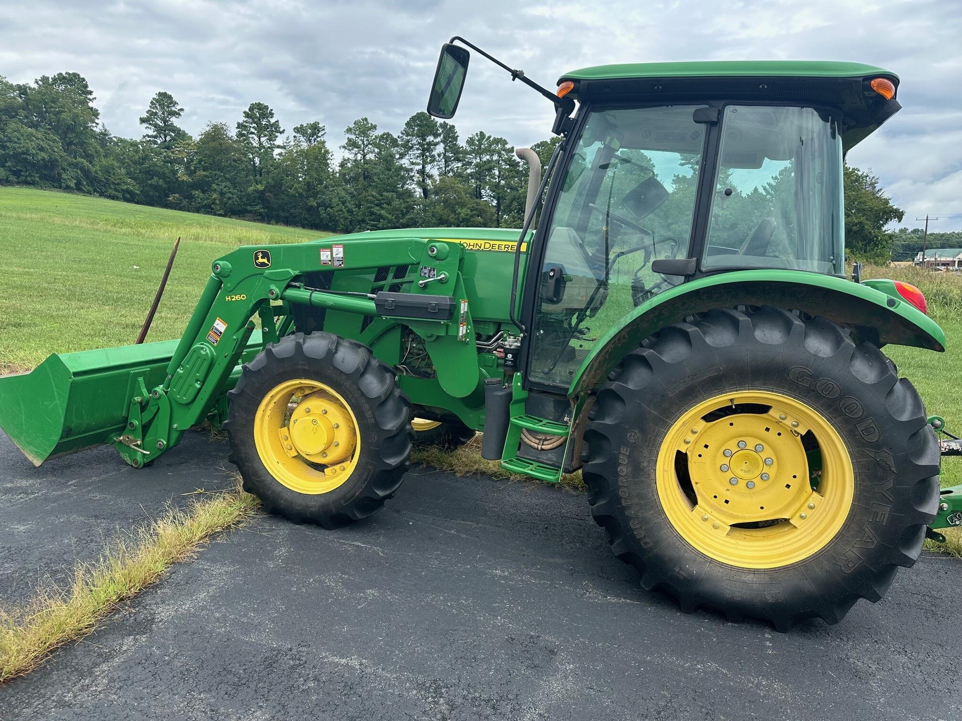 2013 John Deere 5100E