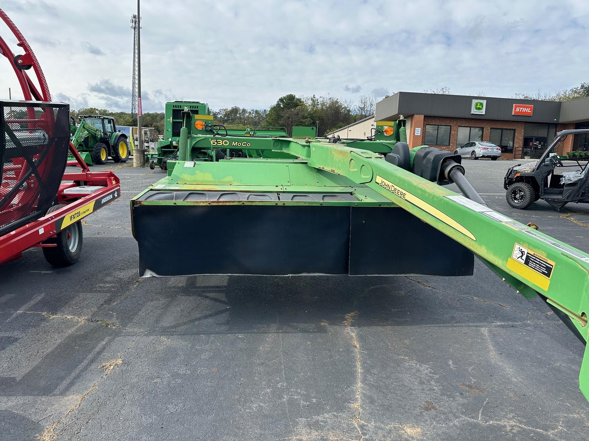 2009 John Deere 630