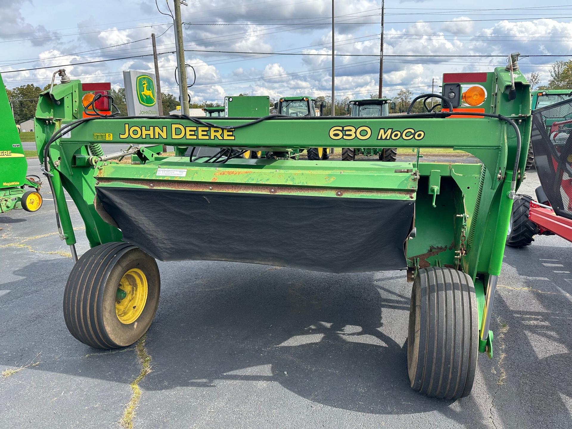 2009 John Deere 630