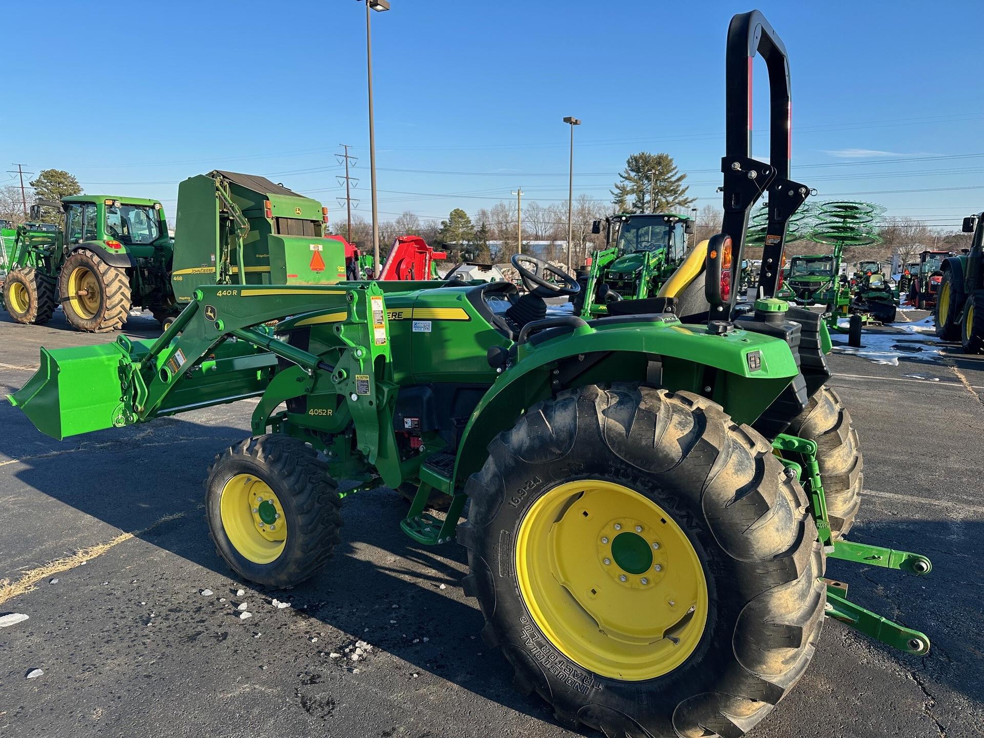 2015 John Deere 4052R Image