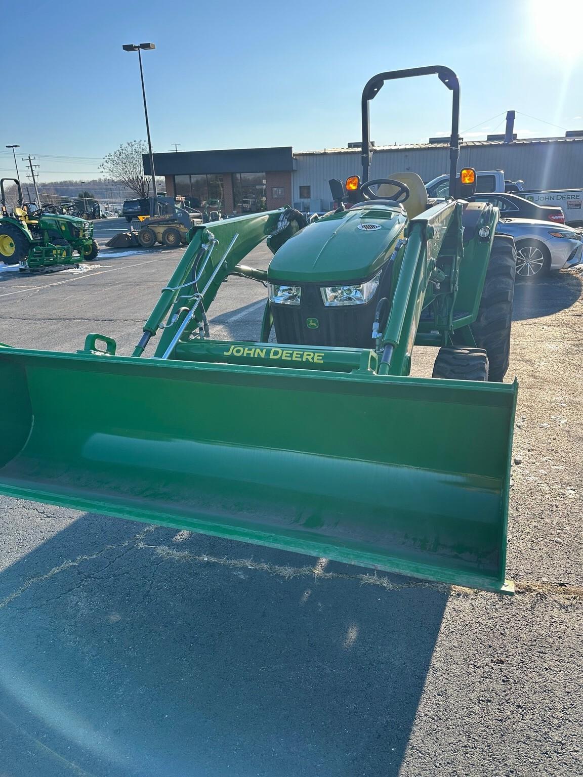 2015 John Deere 4052R Image