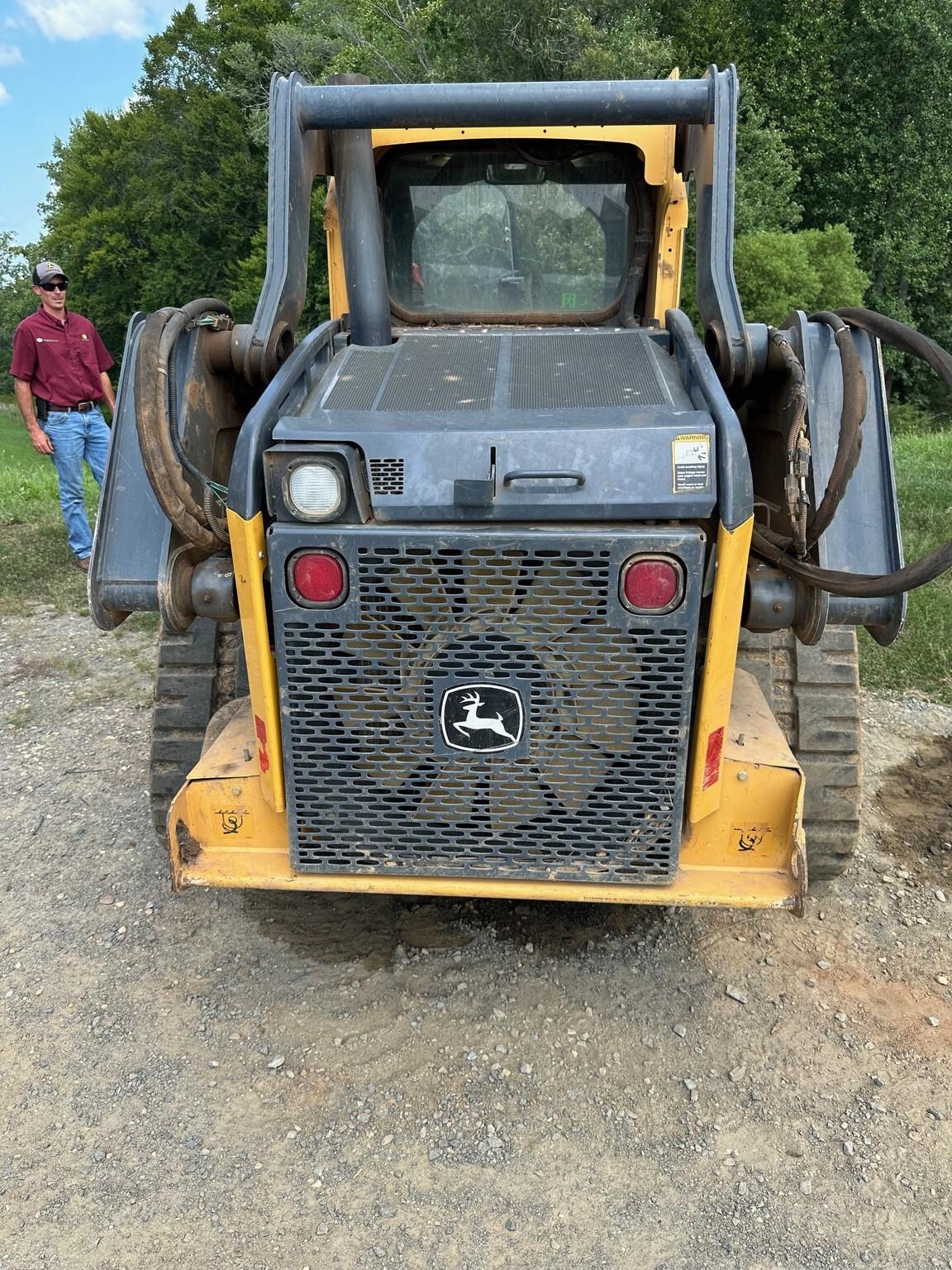 2015 John Deere 323E Image