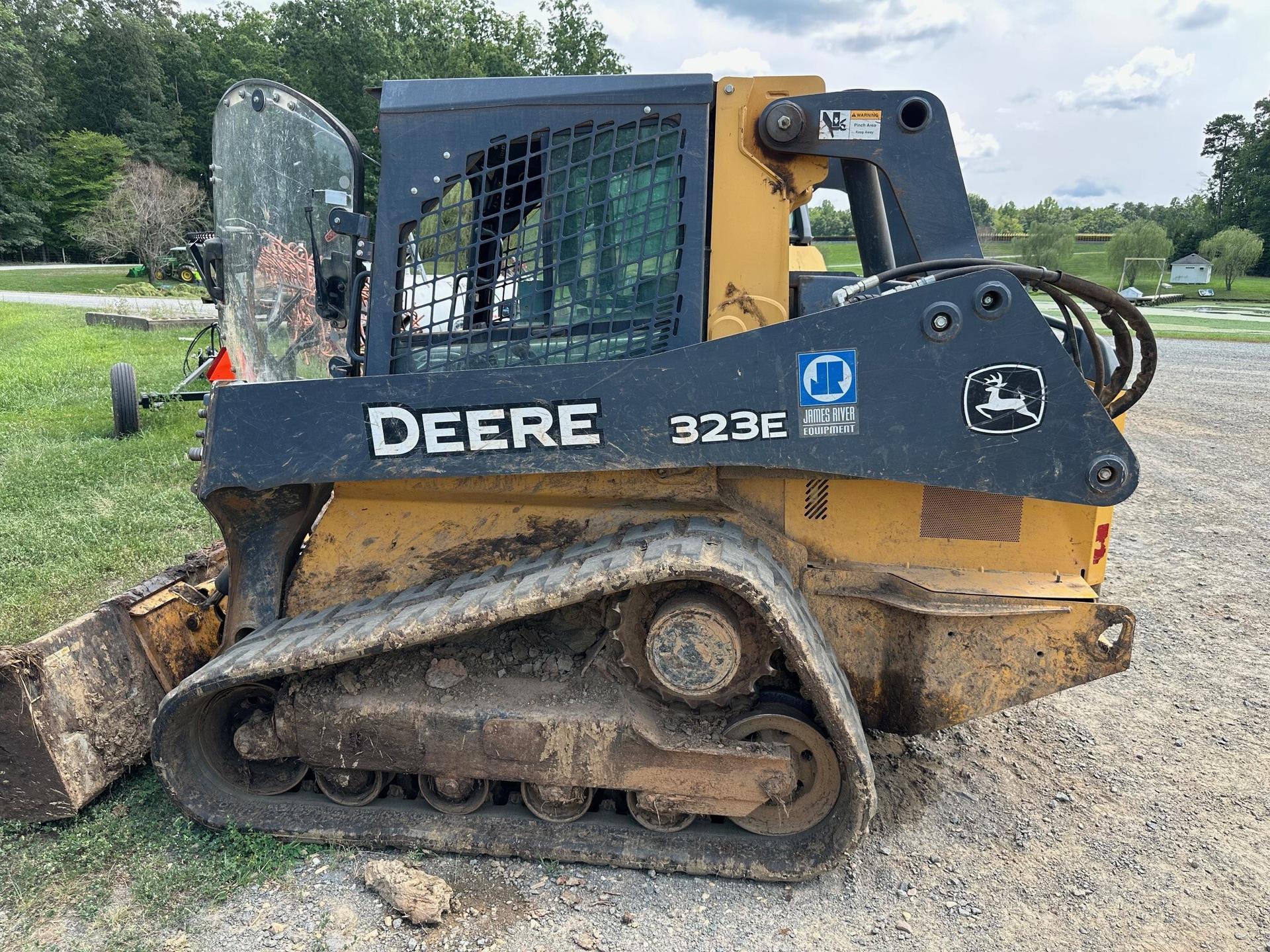 2015 John Deere 323E