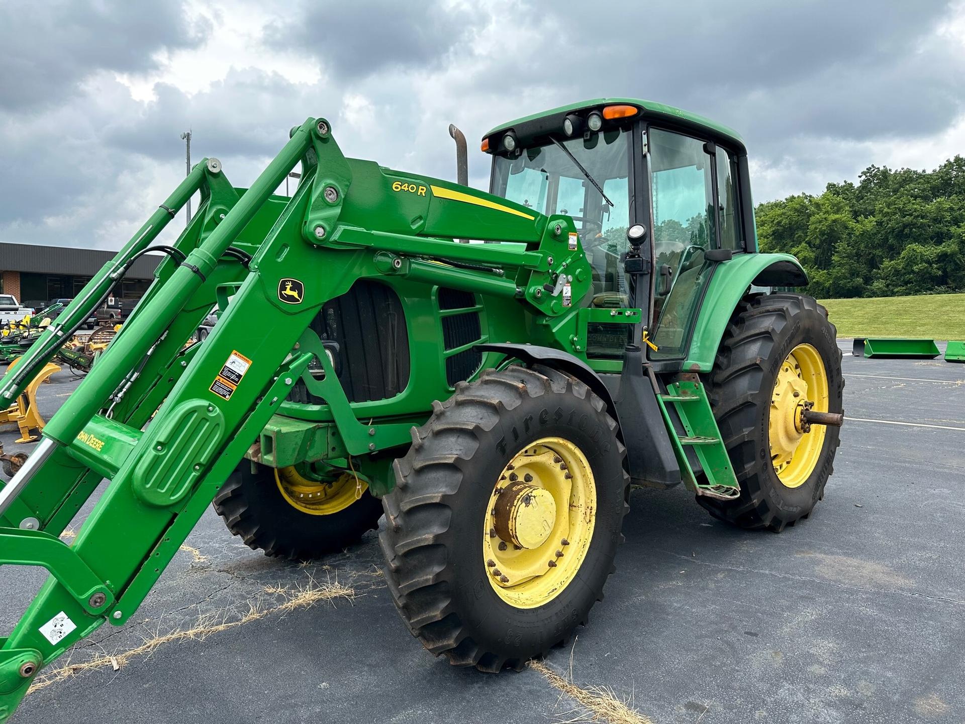 2002 John Deere 7520