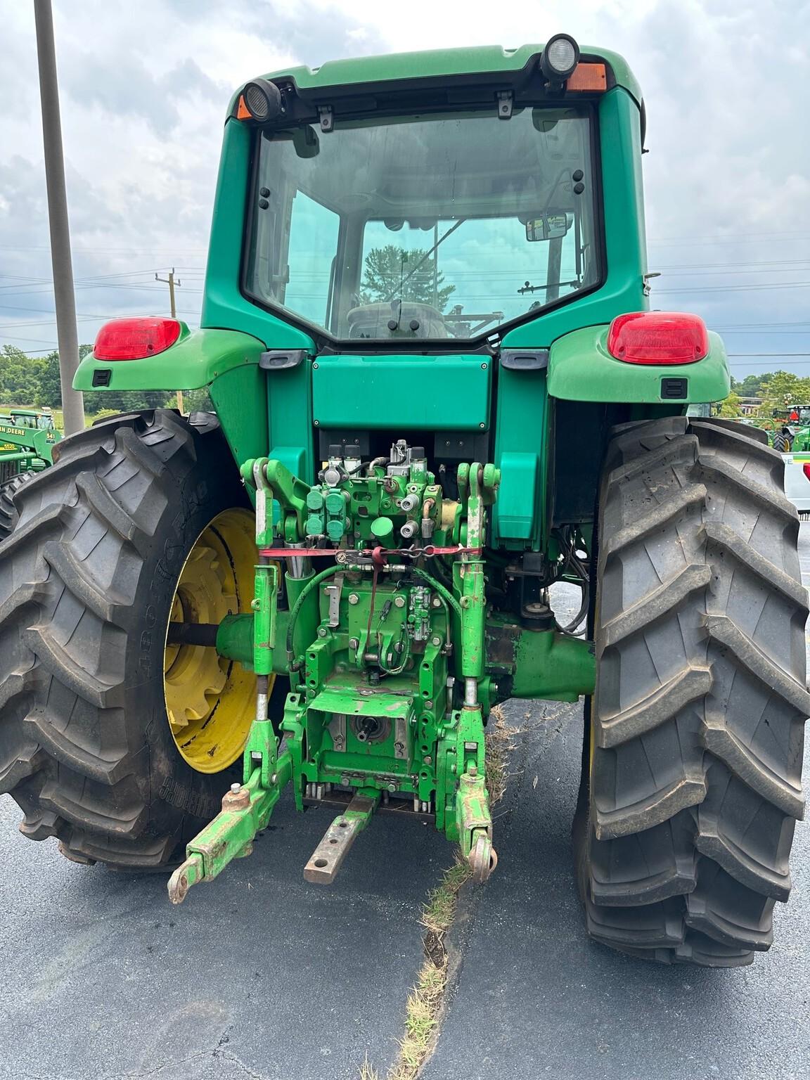 2002 John Deere 7520