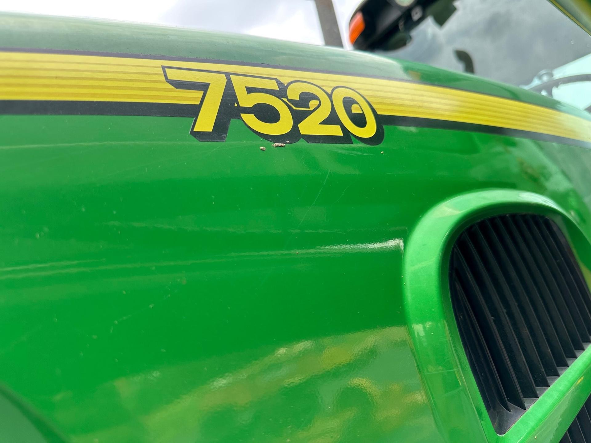 2002 John Deere 7520