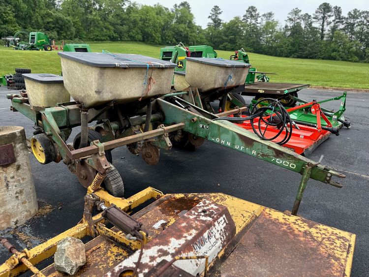 1988 John Deere 7000 Image