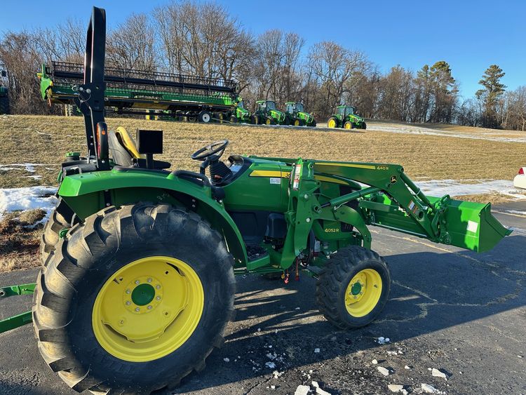 2015 John Deere 4052R Image