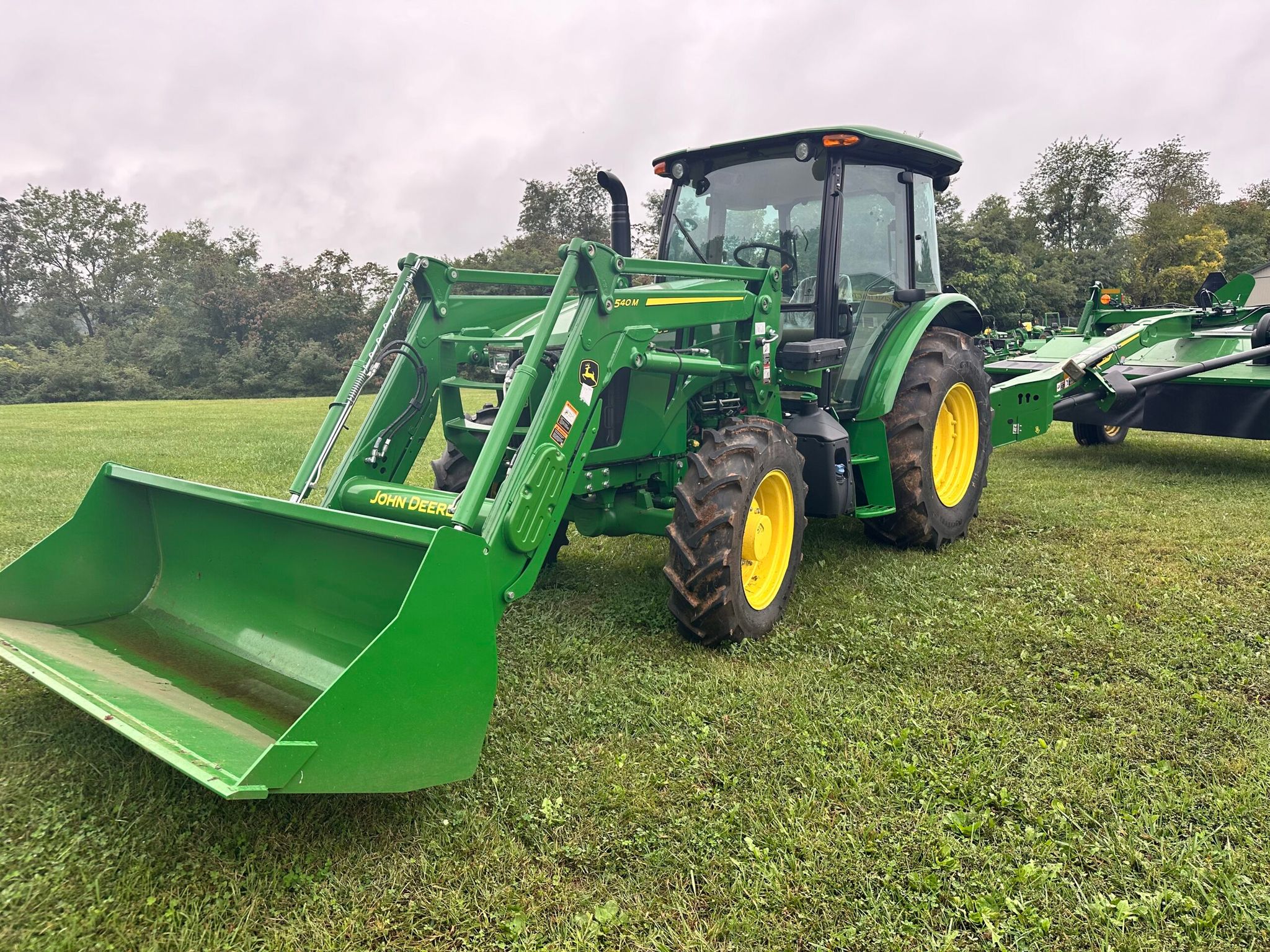 5100E CAB with Loader