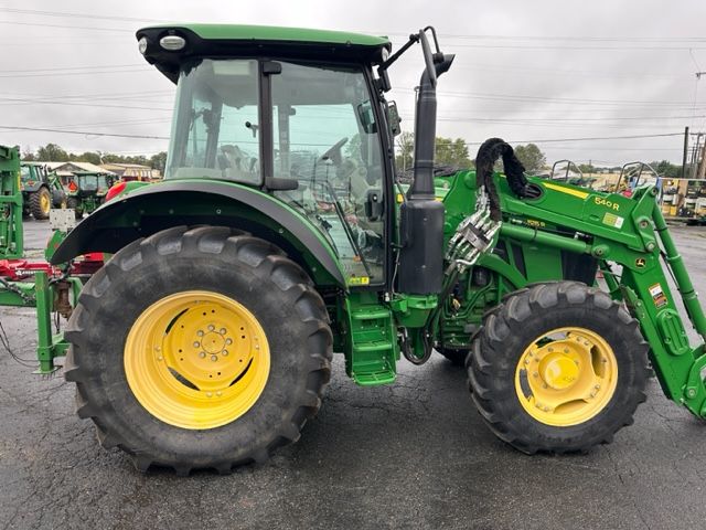 JD 5115RUT with Loader